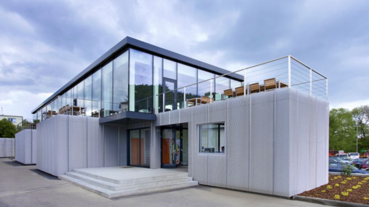 Pohádka o zednické lžíci, cihlách a maltě končí. Je potřeba stavět jinak